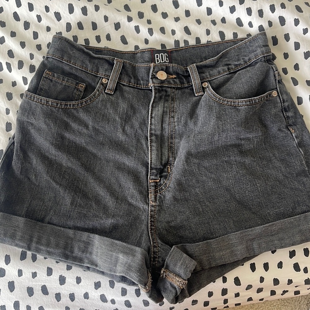 UO BDG Black High Rise Mom Short Size 30